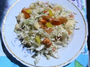 Салат из кильки с ветчиной и картофелем